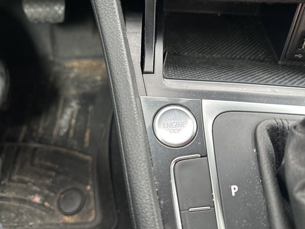 Used 2018 Volkswagen Golf SE image 25