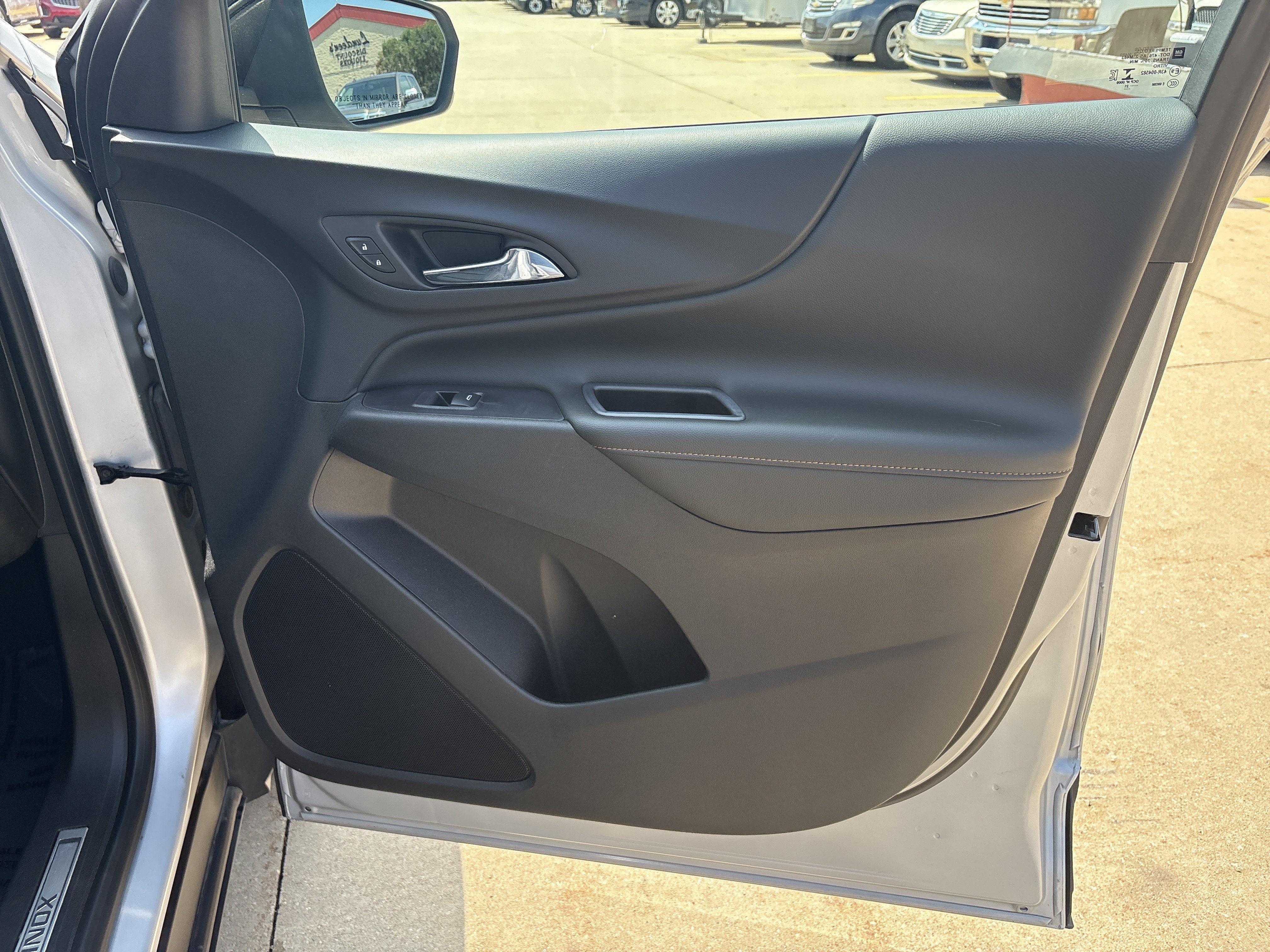 Used 2021 Chevrolet Equinox Premier w/ Redline Edition FWD image 17