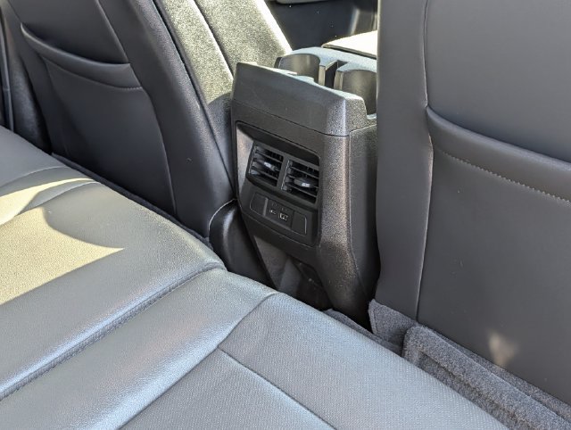 Used 2026 Chevrolet Colorado ZR2 w/ Technology Package AWD/4WD image 32