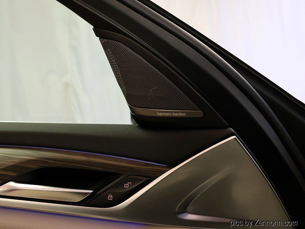 Used 2022 BMW 540i w/ Premium Package image 25