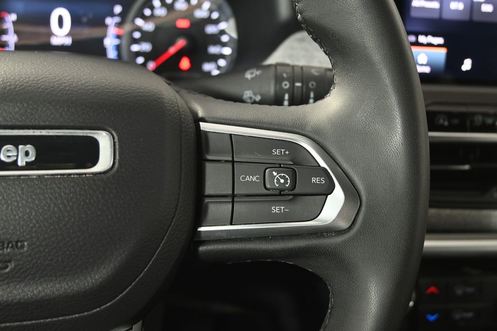 Used 2024 Jeep Compass Latitude image 35