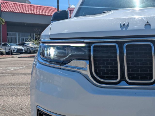 Used 2024 Jeep Wagoneer L Series II RWD image 10