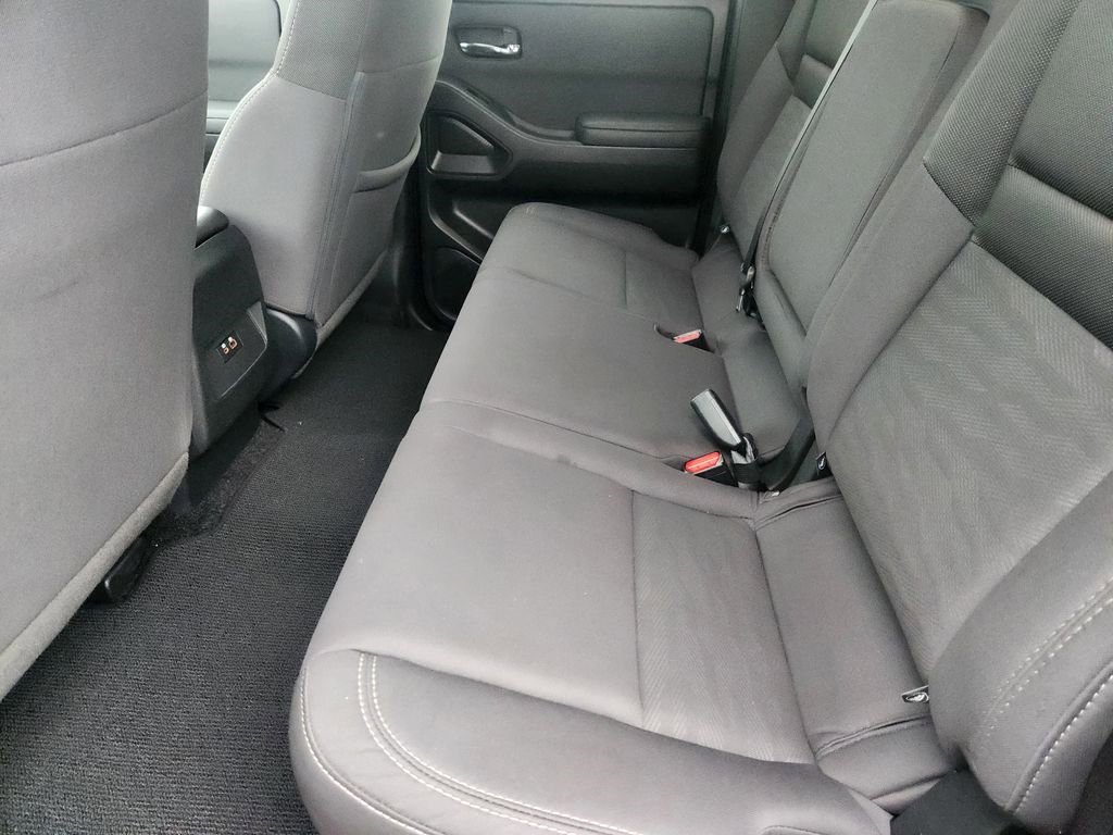 Used 2024 Nissan Frontier SV image 29