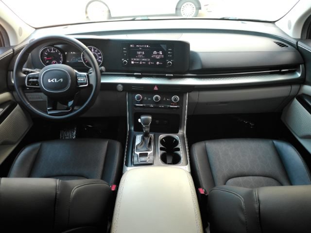 Used 2024 Kia Carnival LX FWD image 3