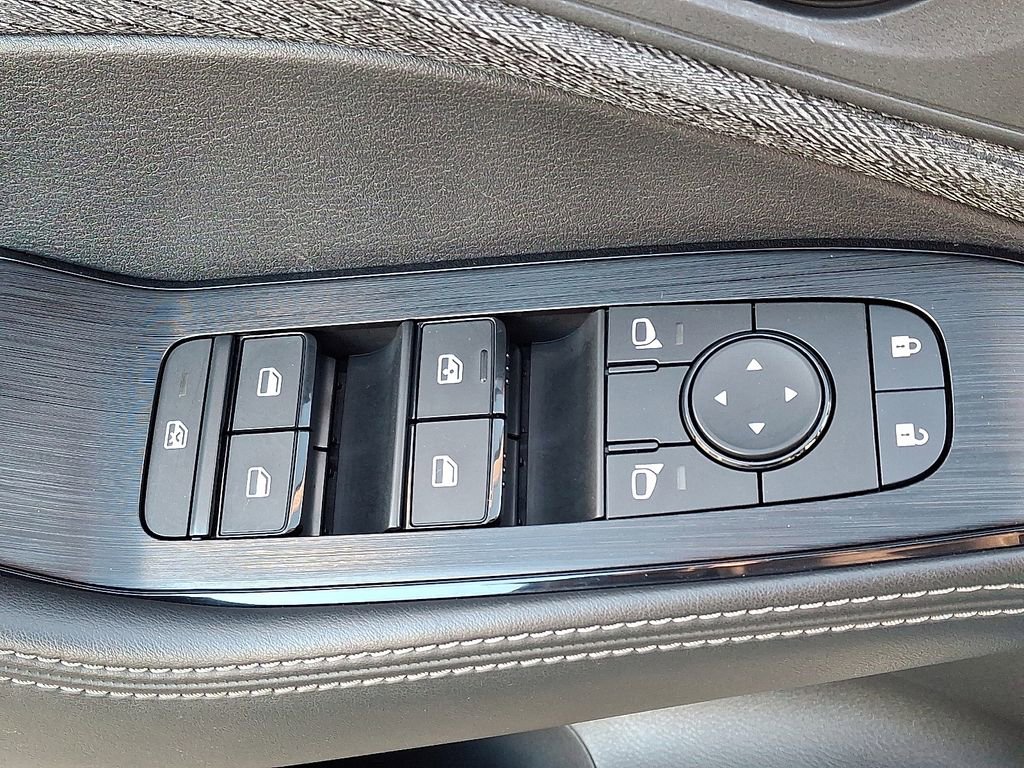 Used 2023 Nissan Rogue SV image 25