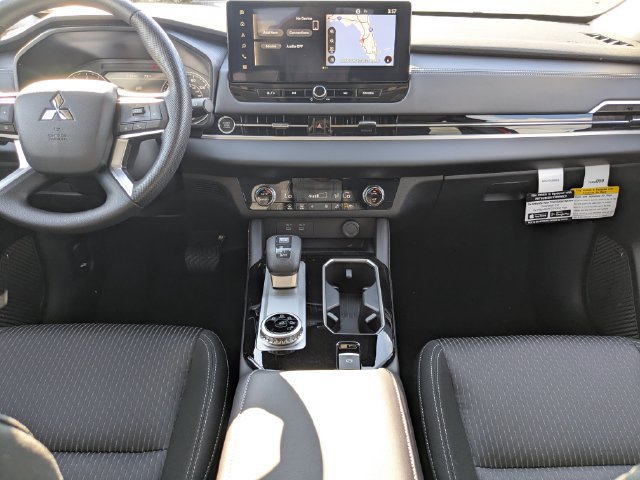 Used 2026 Mitsubishi Outlander ES FWD image 15
