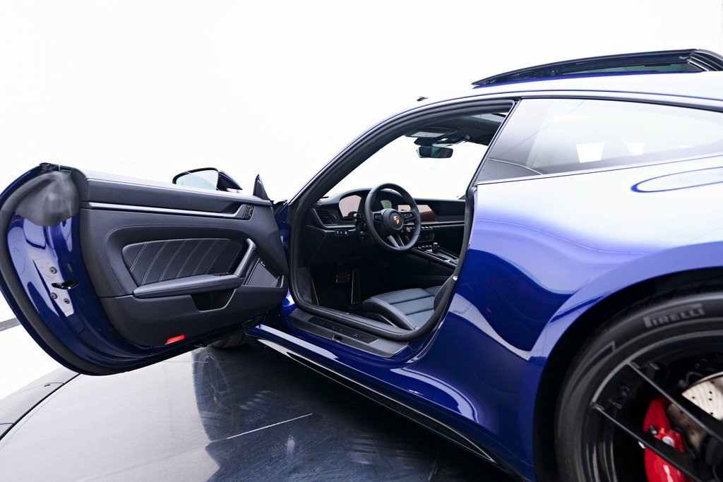 Used 2026 Porsche 911 Carrera GTS image 38