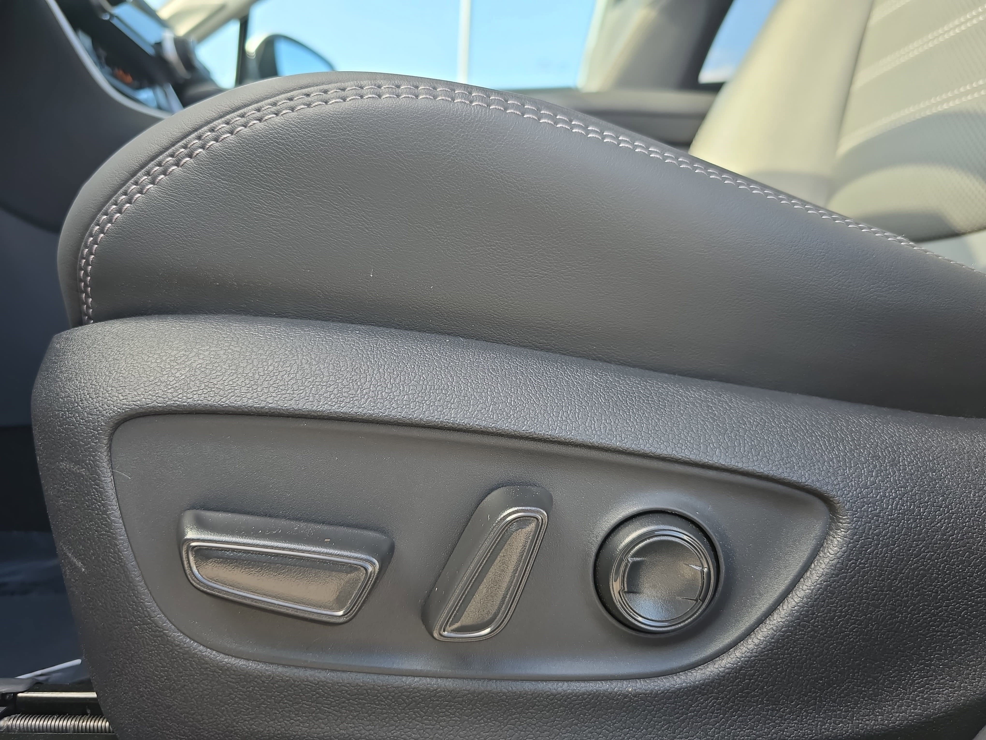 Used 2025 Toyota RAV4 Limited w/ Advanced Technology Package image 30