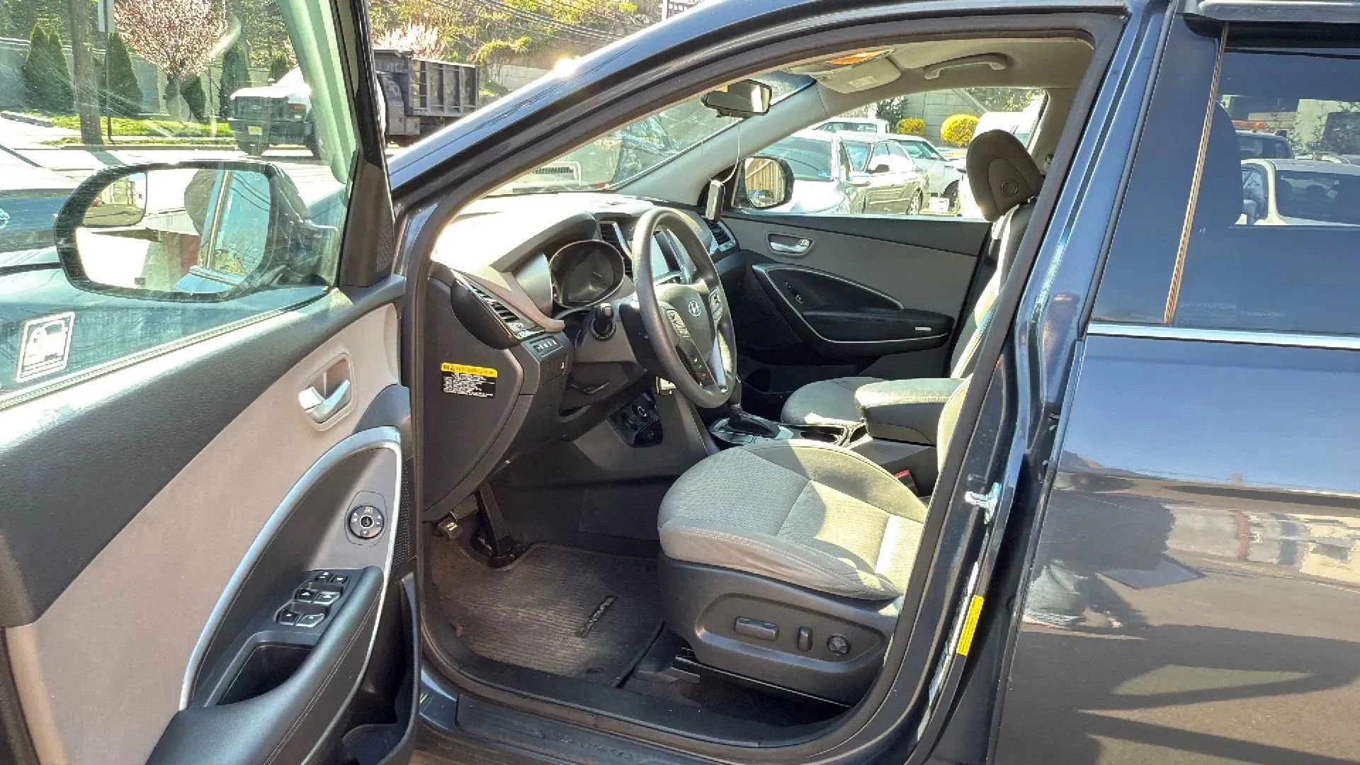 Used 2017 Hyundai Santa Fe SE AWD/4WD image 23