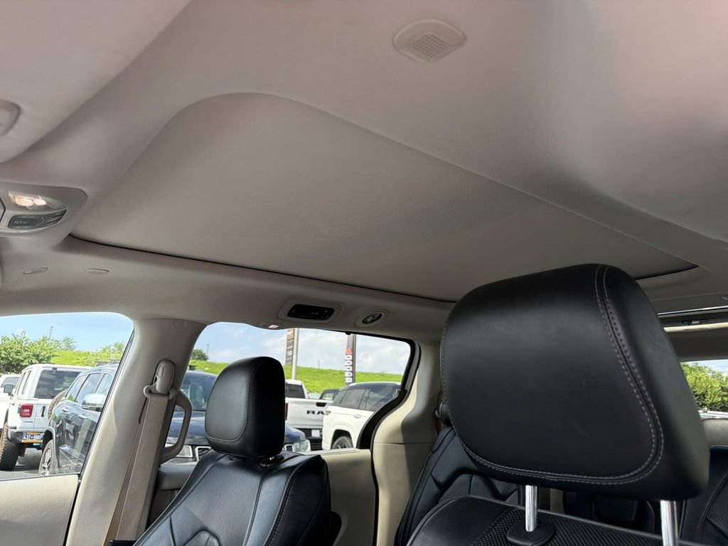 Used 2020 Chrysler Pacifica Limited FWD image 25