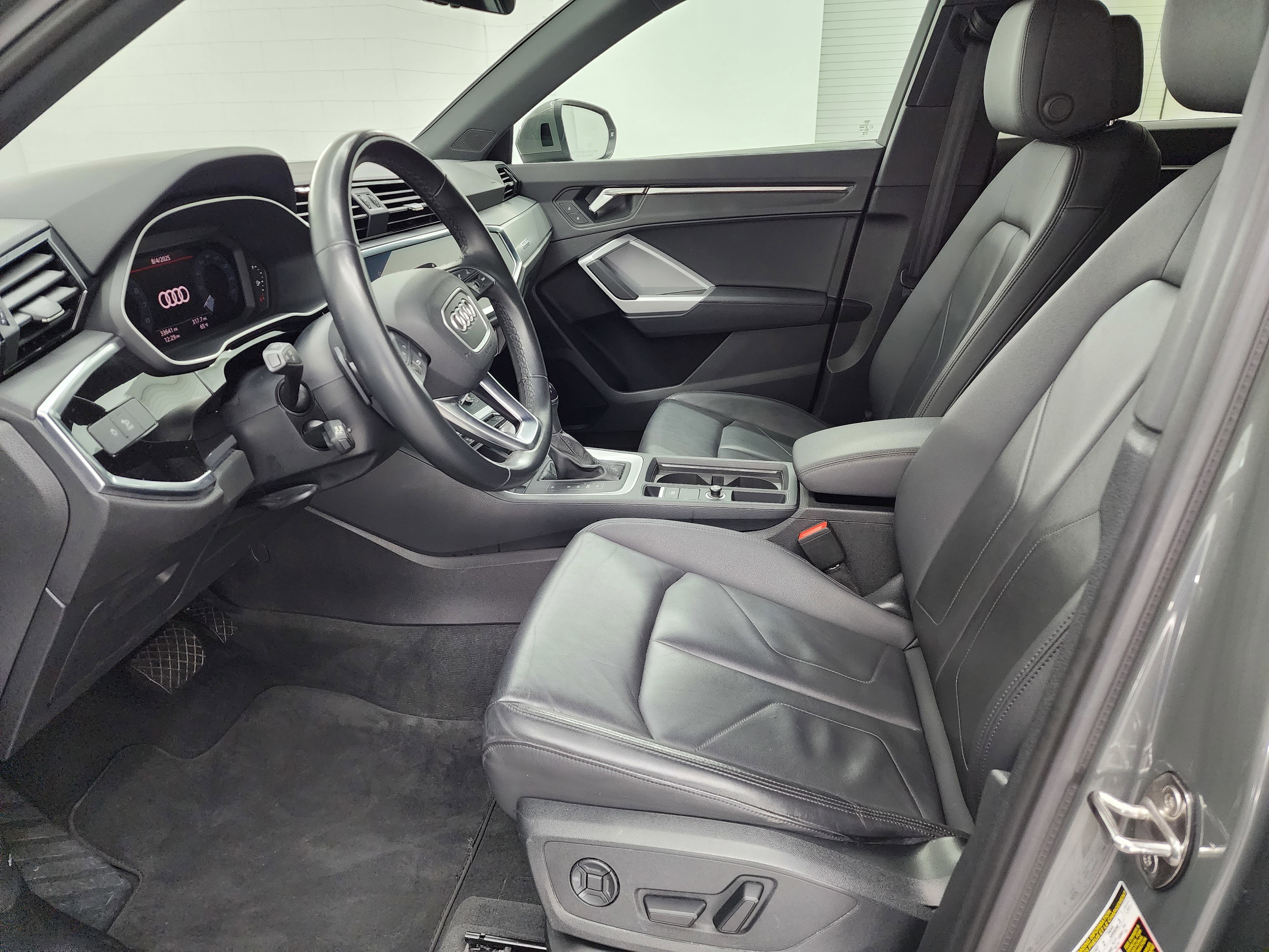 Used 2024 Audi Q3 2.0T Premium image 8