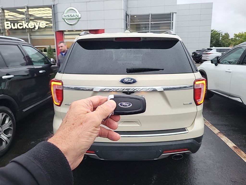 Used 2018 Ford Explorer XLT w/ Equipment Group 202A AWD/4WD image 6