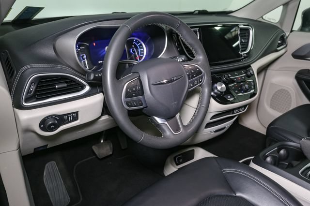 Used 2023 Chrysler Pacifica Touring-L FWD image 22