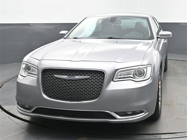 Used 2017 Chrysler 300 C image 1