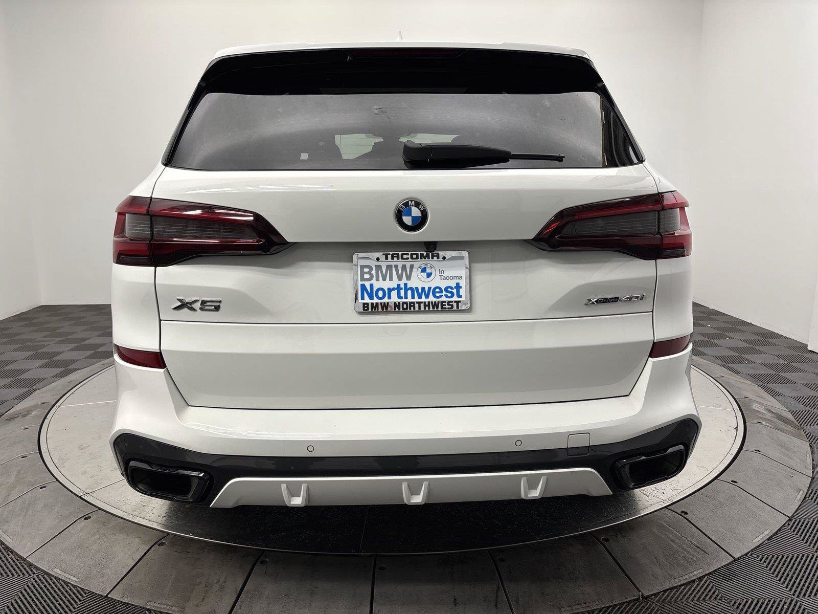 Used 2023 BMW X5 xDrive40i w/ M Sport Package AWD/4WD image 15