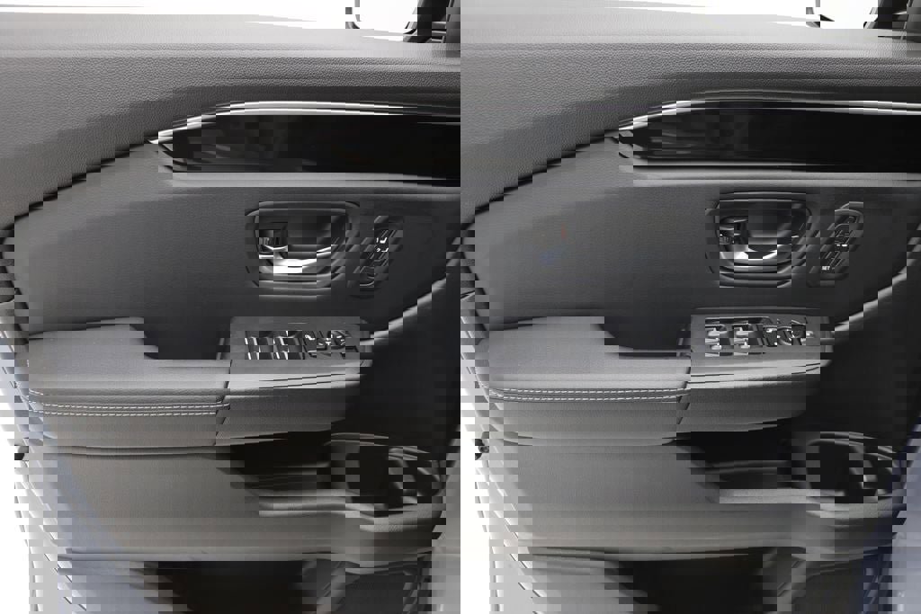 Used 2025 Honda Pilot Touring image 14