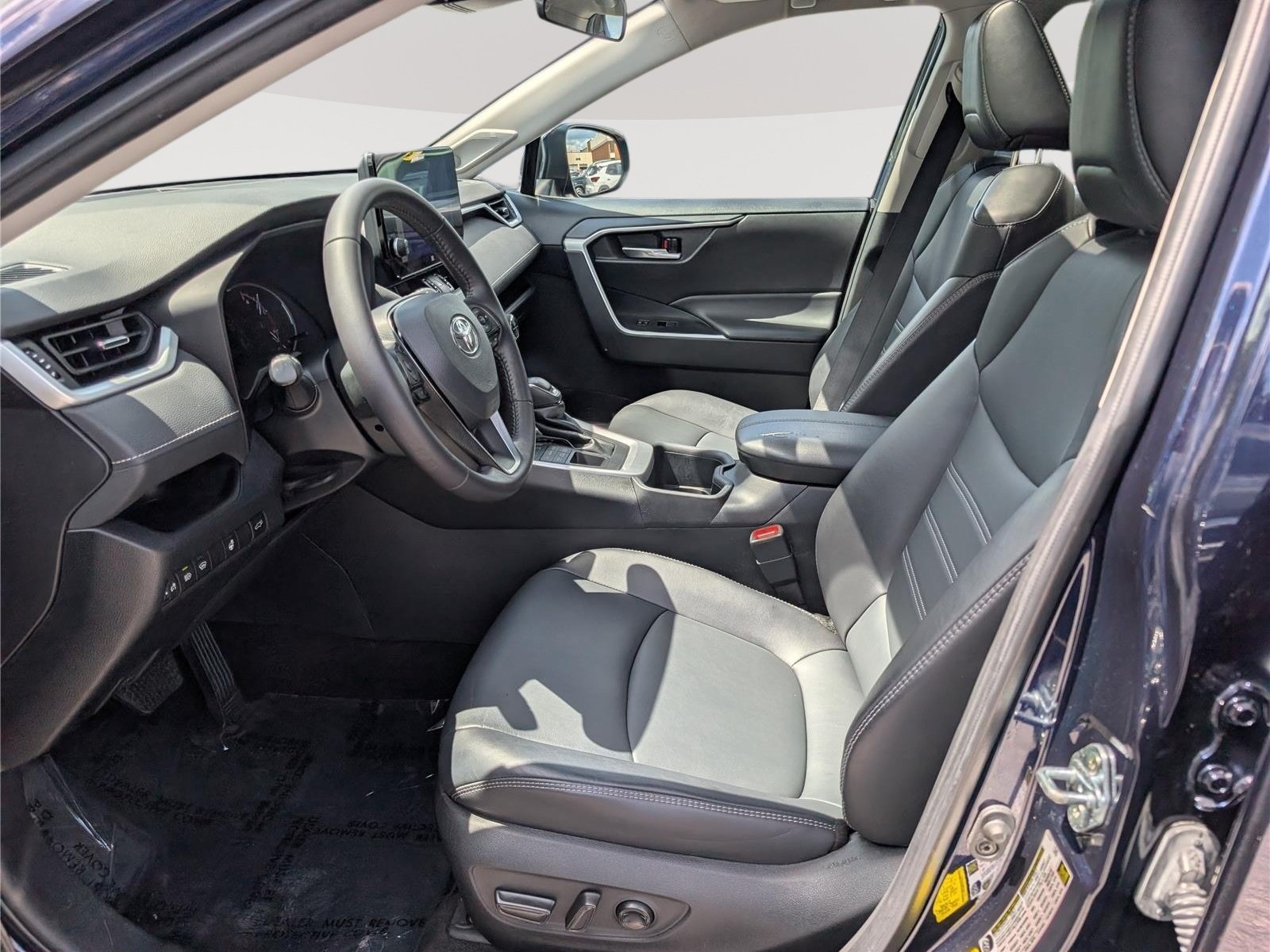 Used 2023 Toyota RAV4 XLE Premium AWD/4WD image 17
