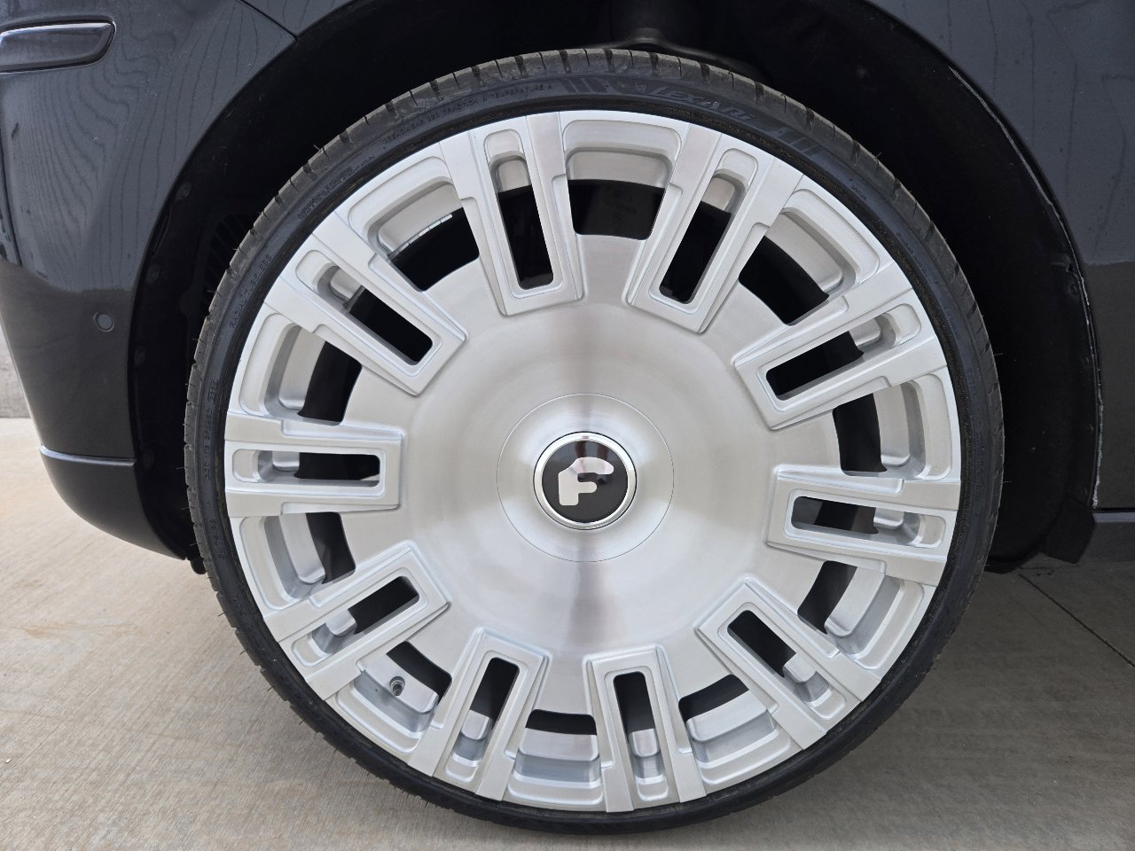 Used 2020 Rolls-Royce Cullinan Black Badge image 15