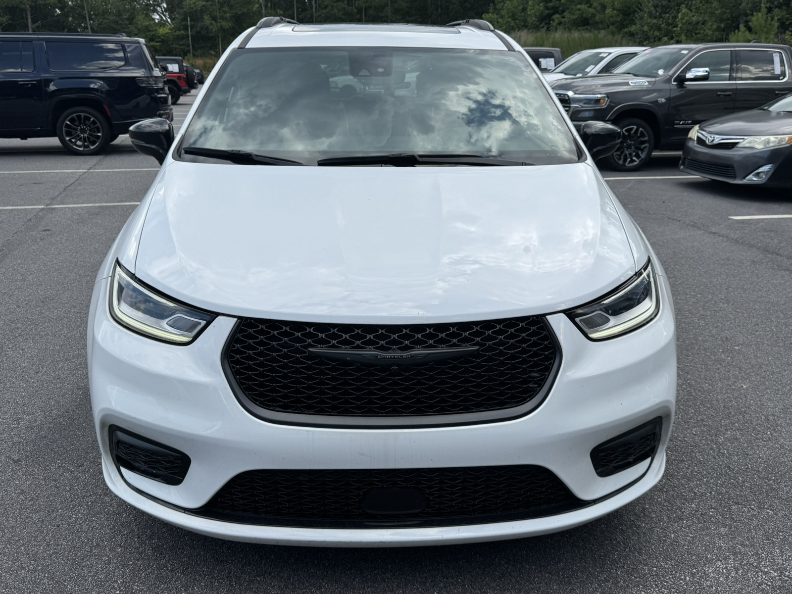 Used 2025 Chrysler Pacifica Limited FWD video 2