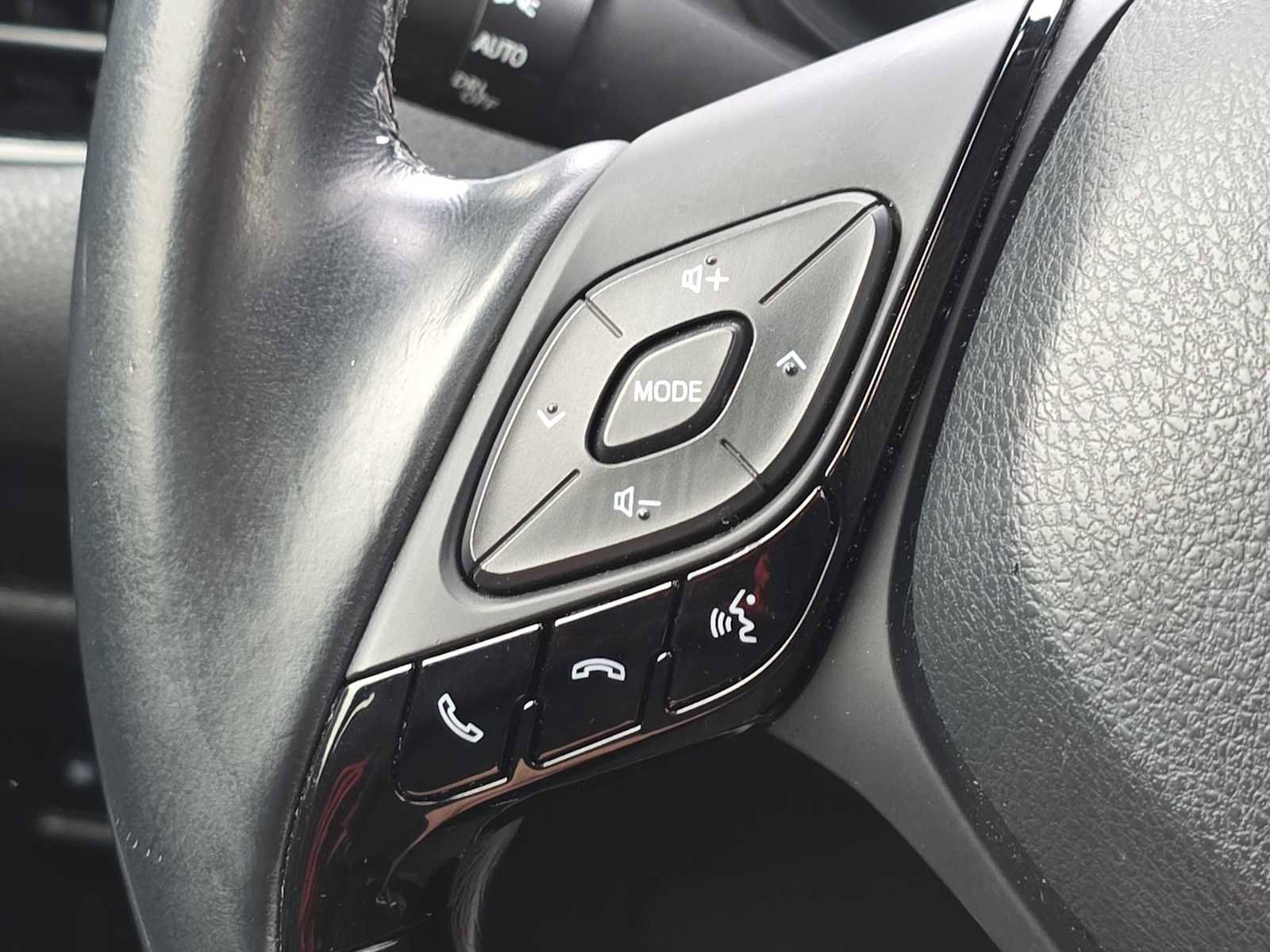 Used 2019 Toyota C-HR XLE image 27