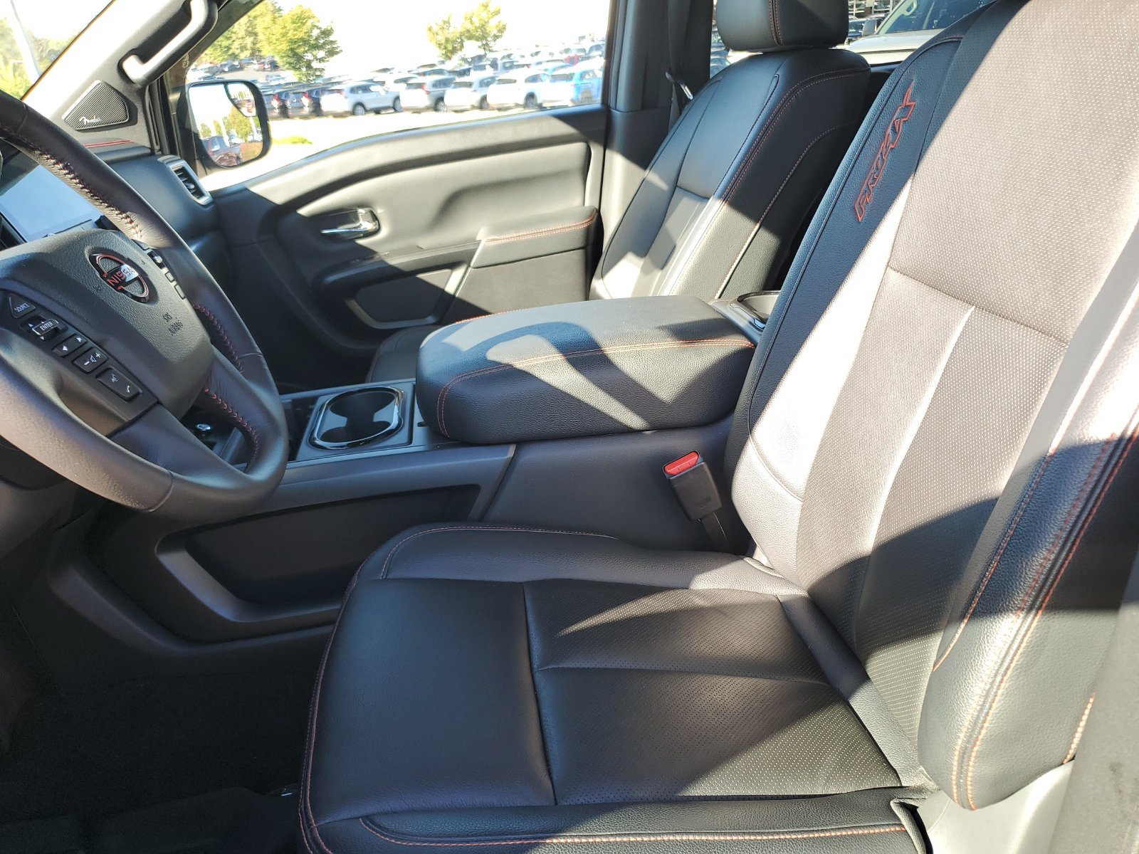 Used 2024 Nissan Titan PRO-4X w/ Pro-4x Convenience Package AWD/4WD image 17