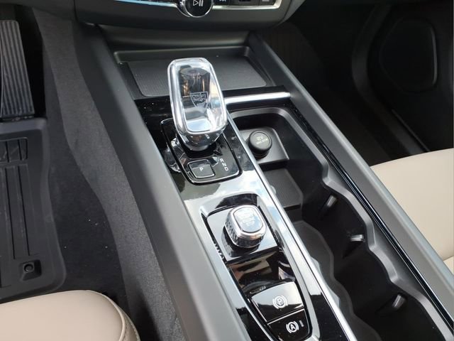 New 2026 Volvo XC60 B5 Plus w/ Protection Package Premier image 21