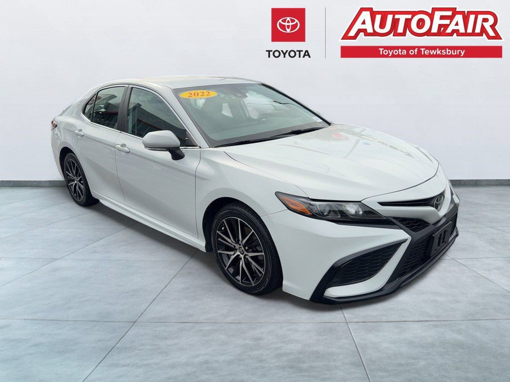 Certified 2022 Toyota Camry SE w/ Cold Weather Package FWD image 1