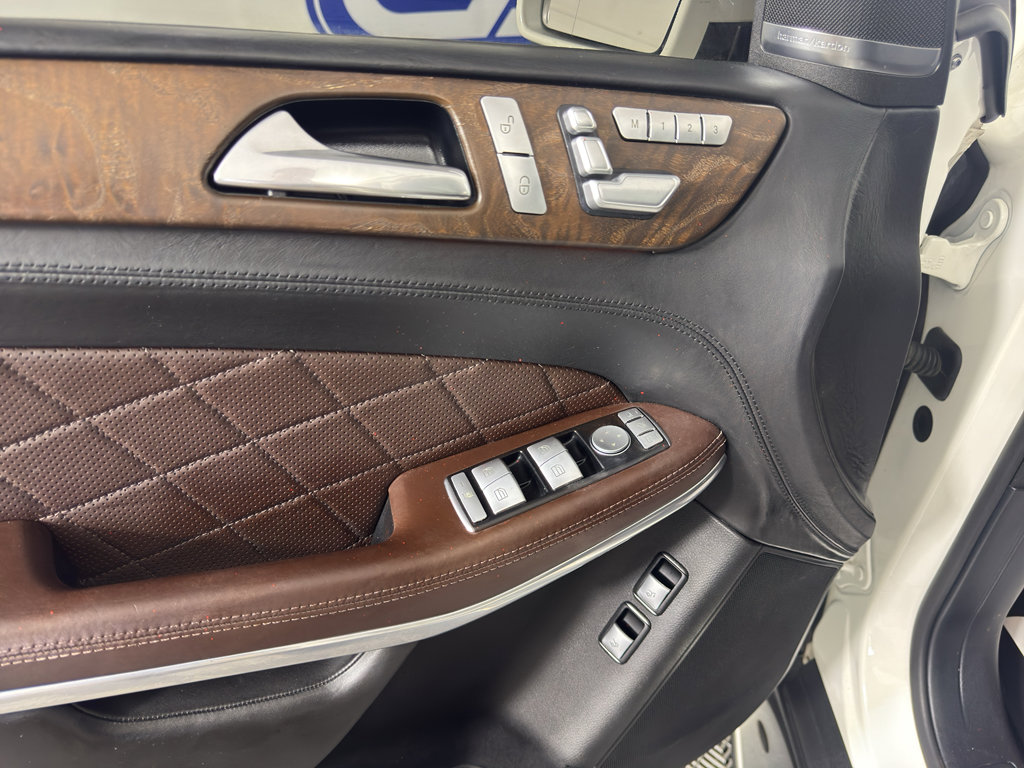 Used 2015 Mercedes-Benz GL 550 4MATIC image 15