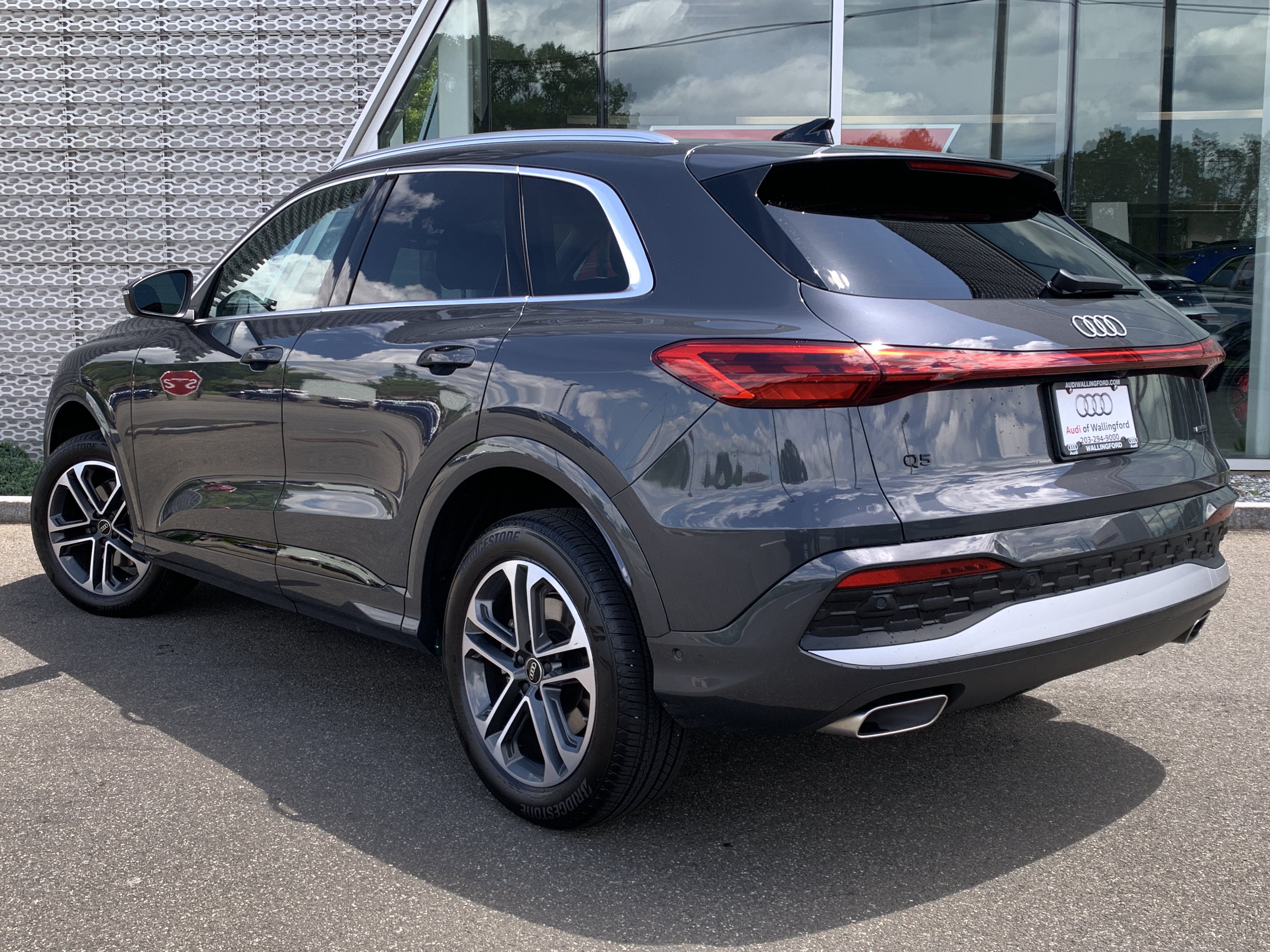 Certified 2025 Audi Q5 Premium w/ Convenience Package AWD/4WD image 3