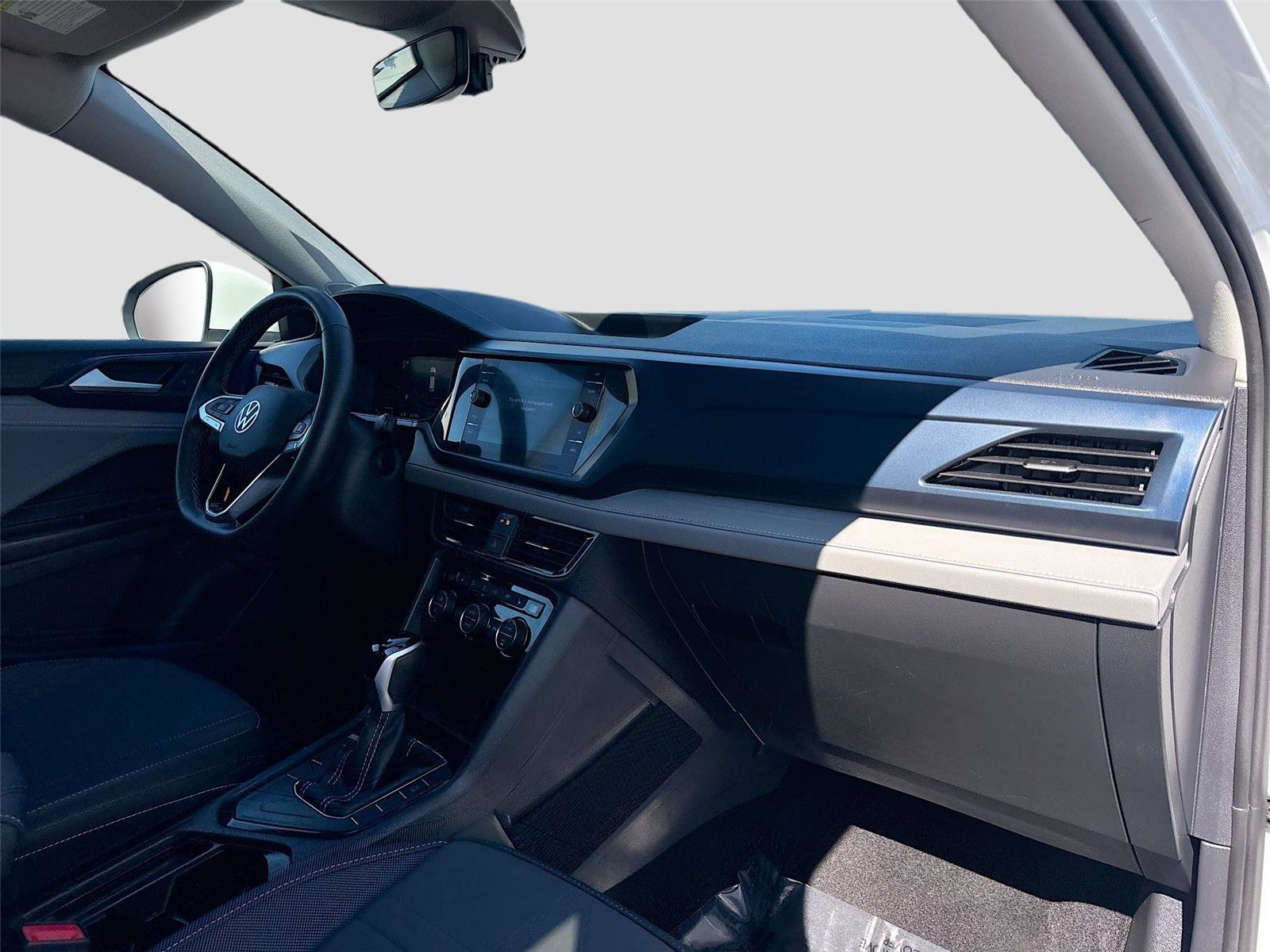 Used 2024 Volkswagen Taos SE image 32