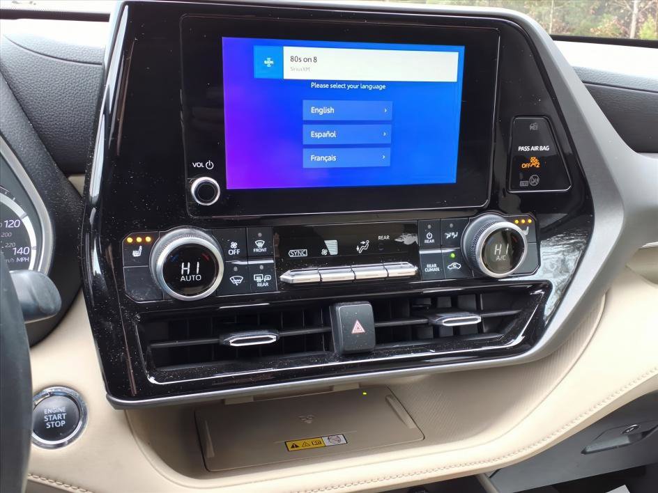 Used 2023 Toyota Highlander XLE image 18