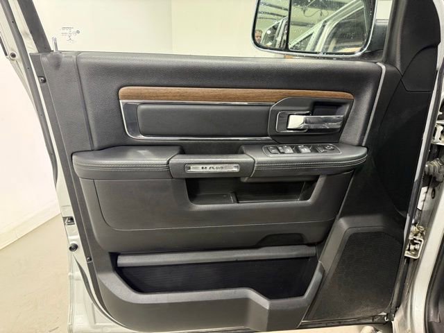 Used 2016 RAM 1500 Laramie AWD/4WD image 9