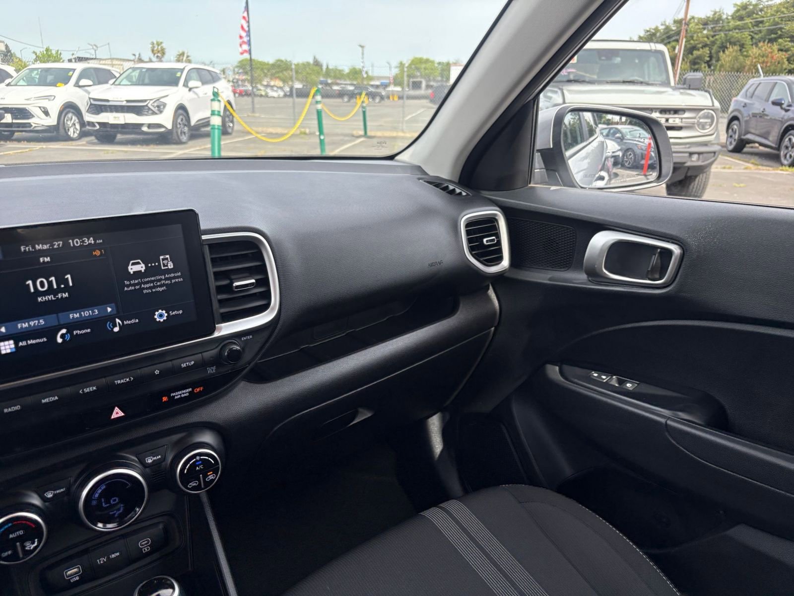 Used 2025 Hyundai Venue SEL image 35