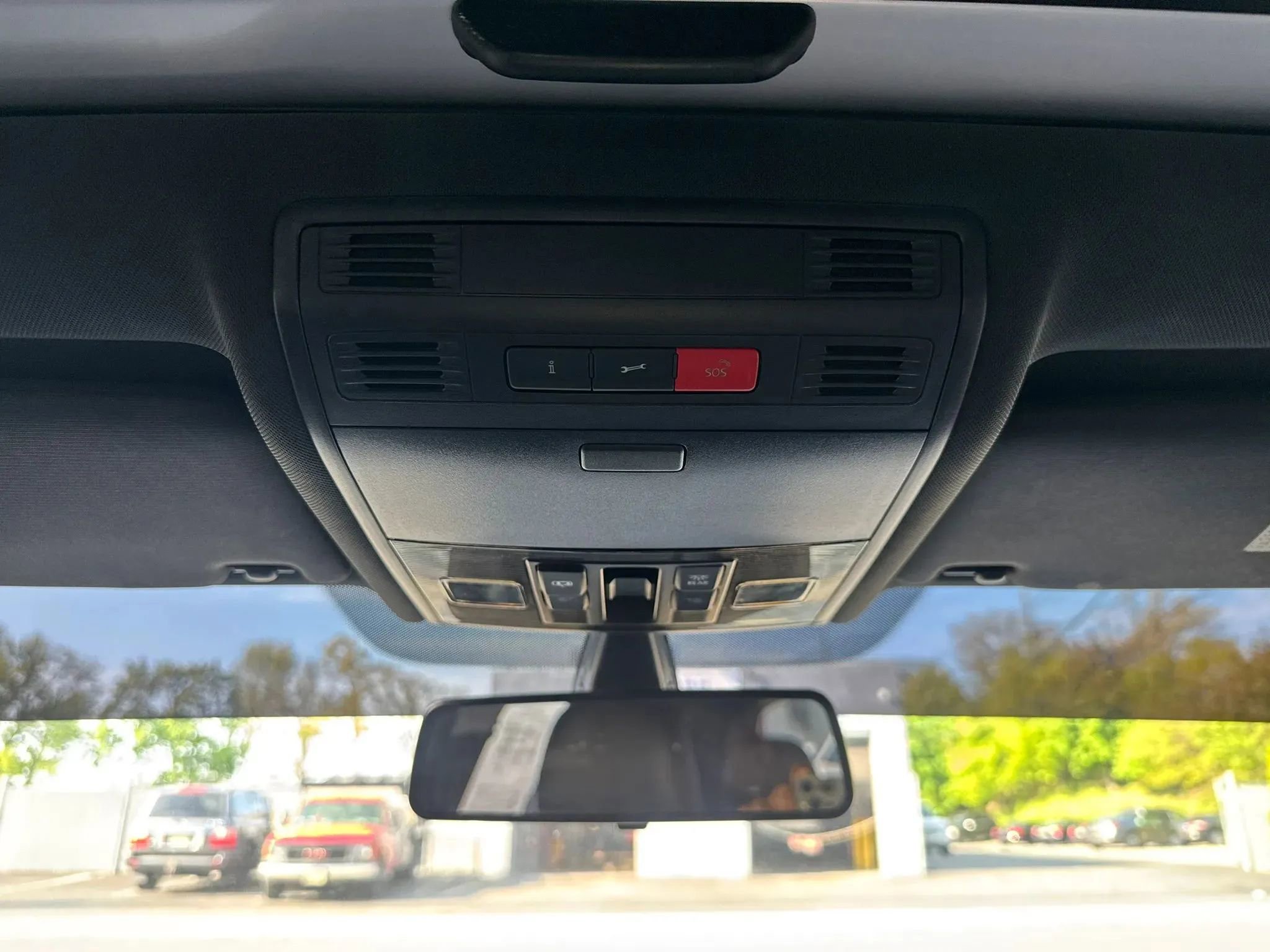 Used 2017 Volkswagen GTI SE FWD image 24
