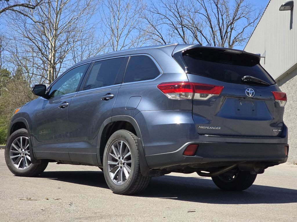 Used 2019 Toyota Highlander XLE AWD/4WD image 14