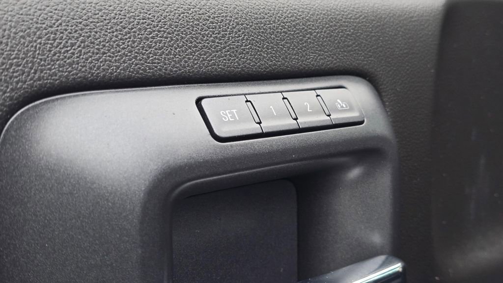 Used 2015 GMC Sierra 2500 Denali w/ Duramax Plus Package AWD/4WD image 23