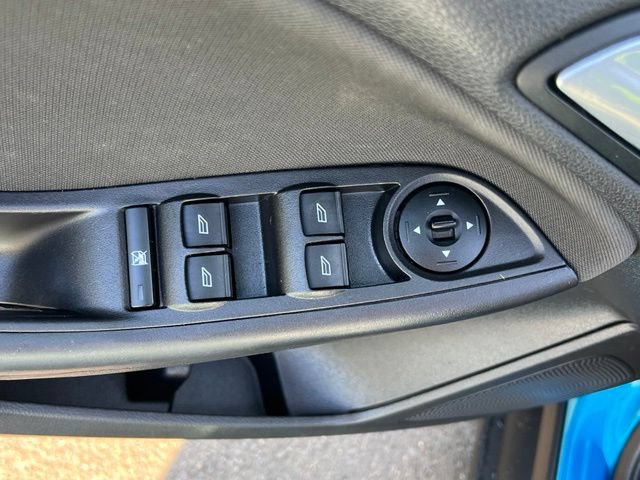 Used 2016 Ford Focus SE w/ SE Cold Weather Package FWD image 16