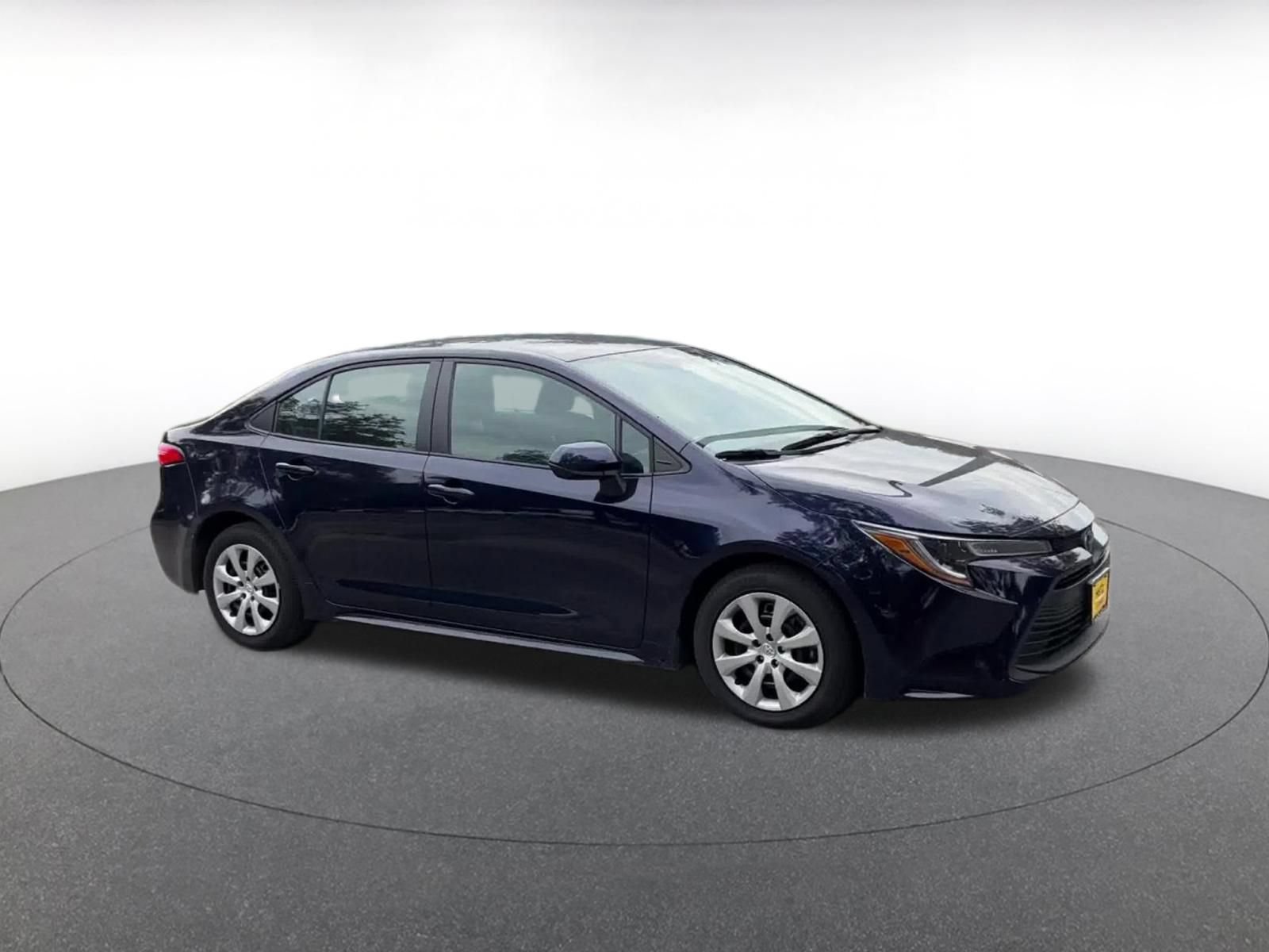 Used 2025 Toyota Corolla LE FWD image 2