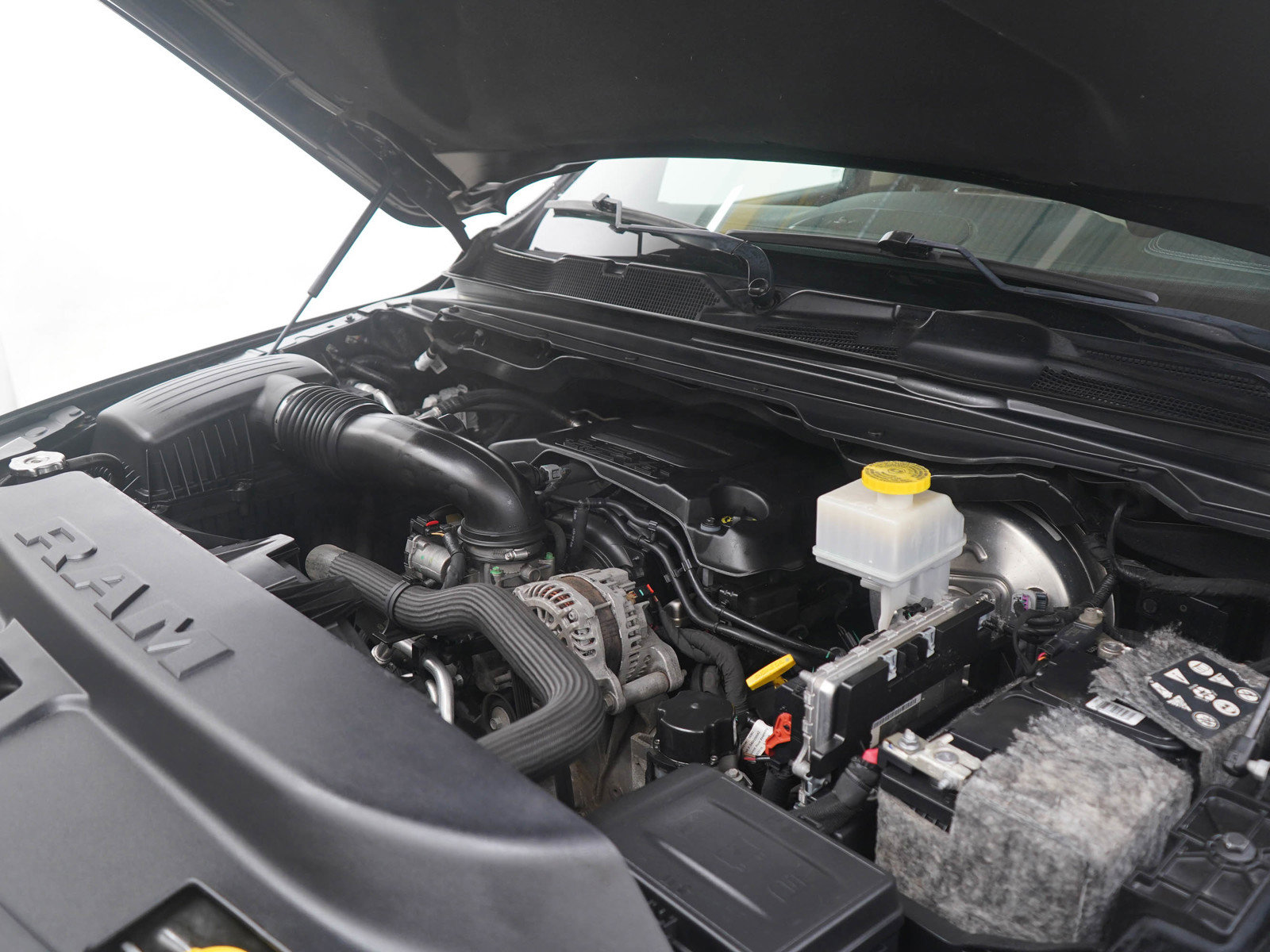 Used 2019 RAM 1500 Laramie image 32