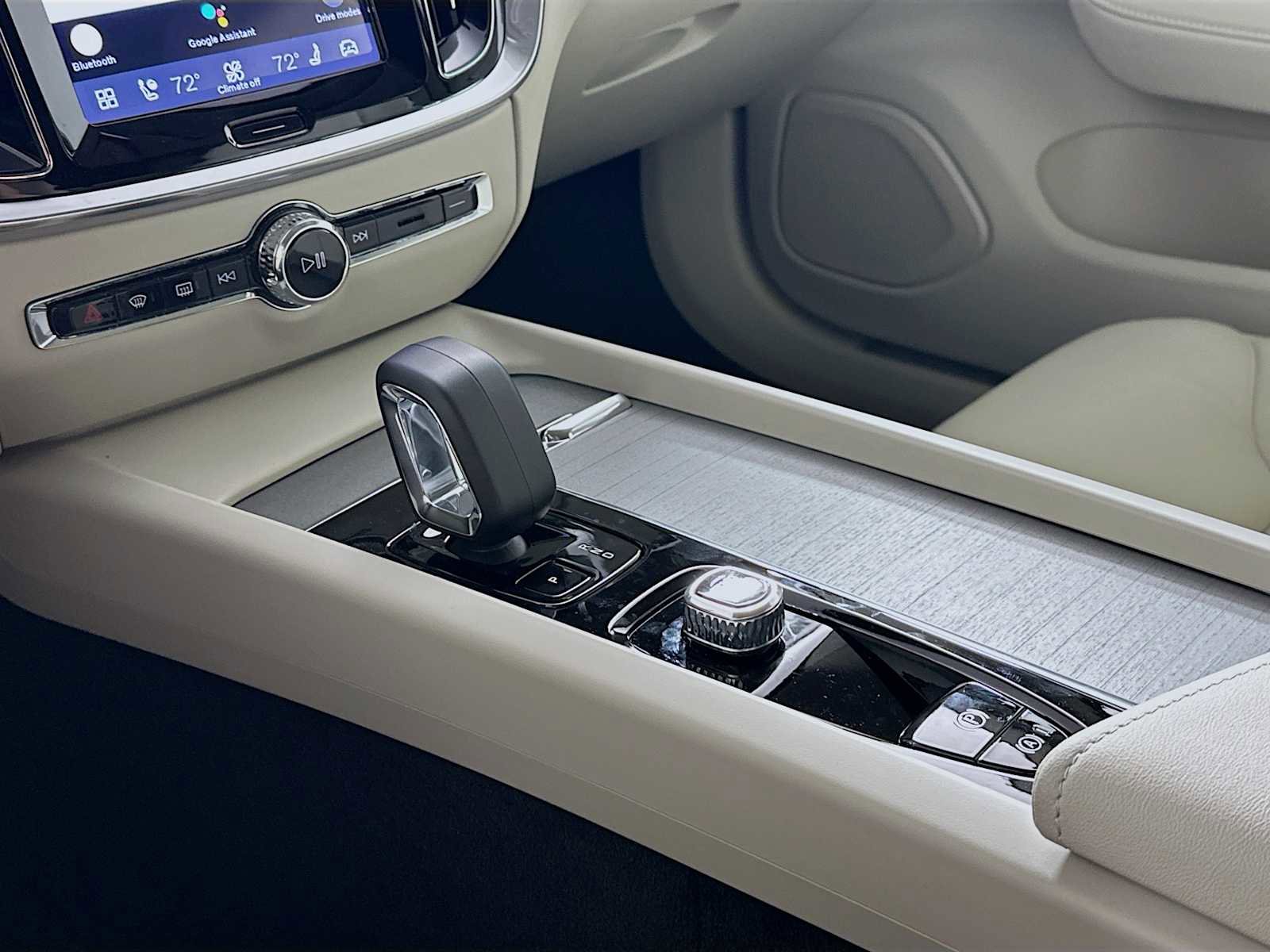 New 2026 Volvo V60 B5 Cross Country Plus w/ Climate Package image 16