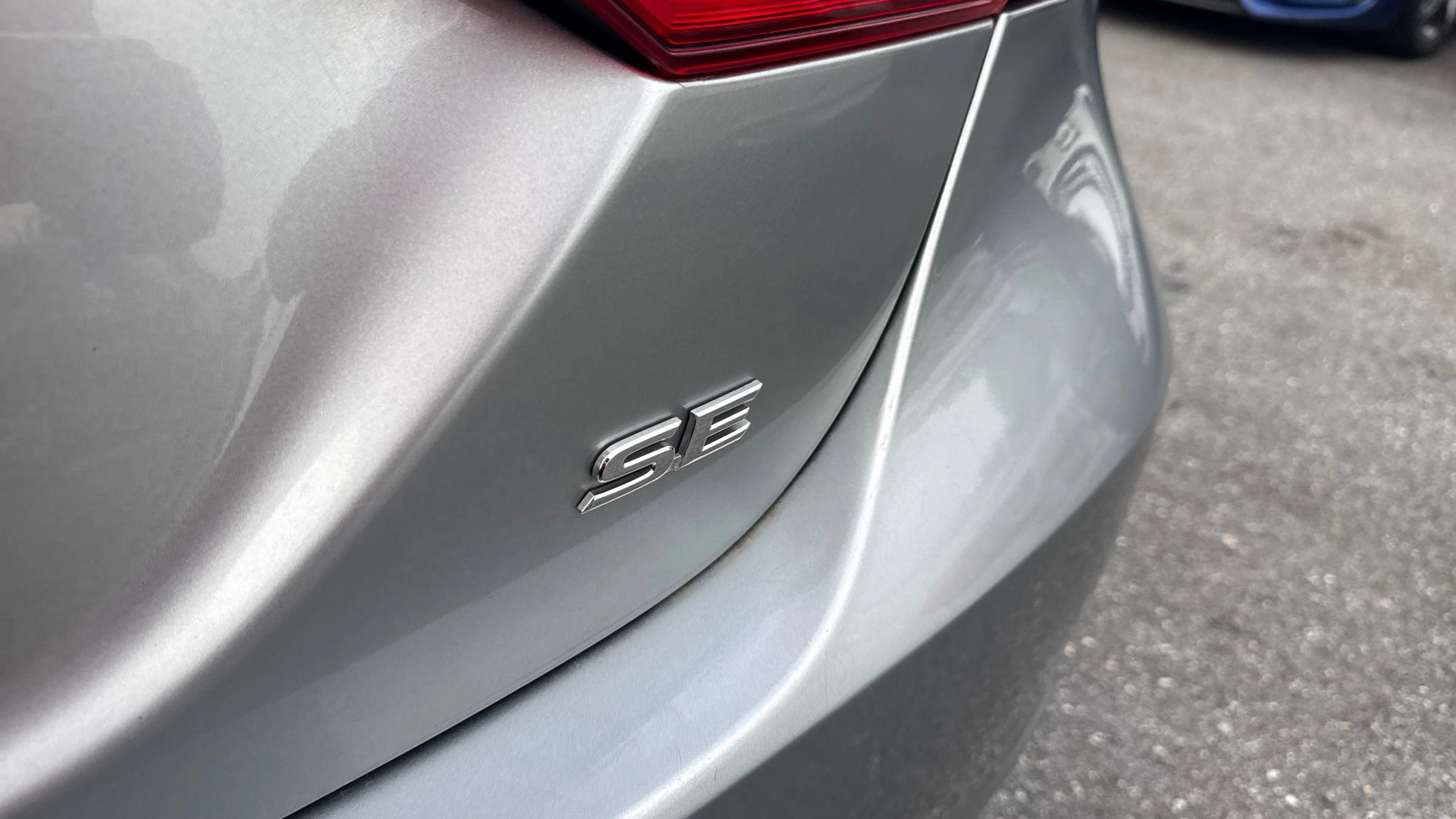 Used 2020 Toyota Camry SE FWD image 14