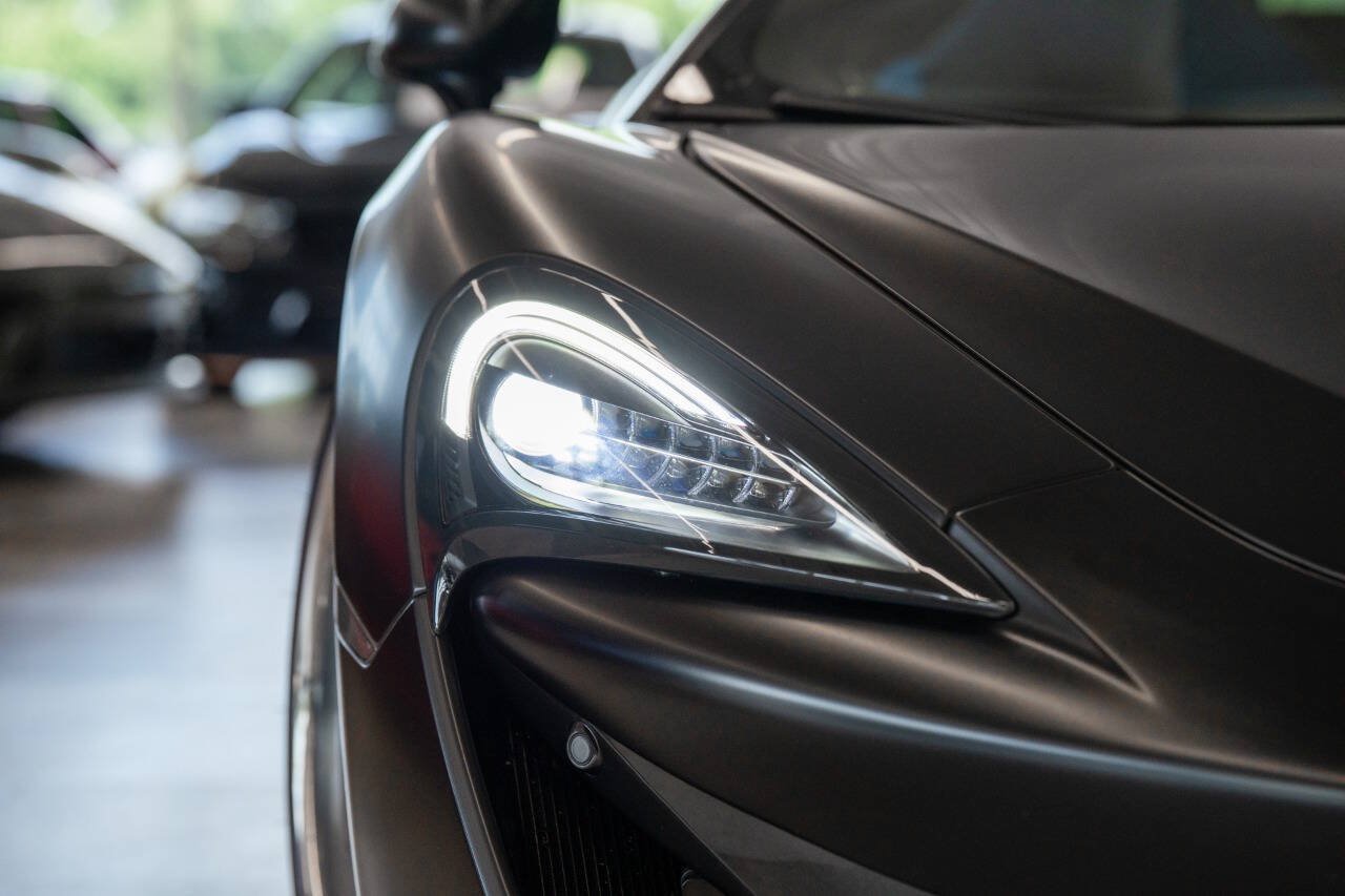Used 2017 McLaren 570S RWD image 12