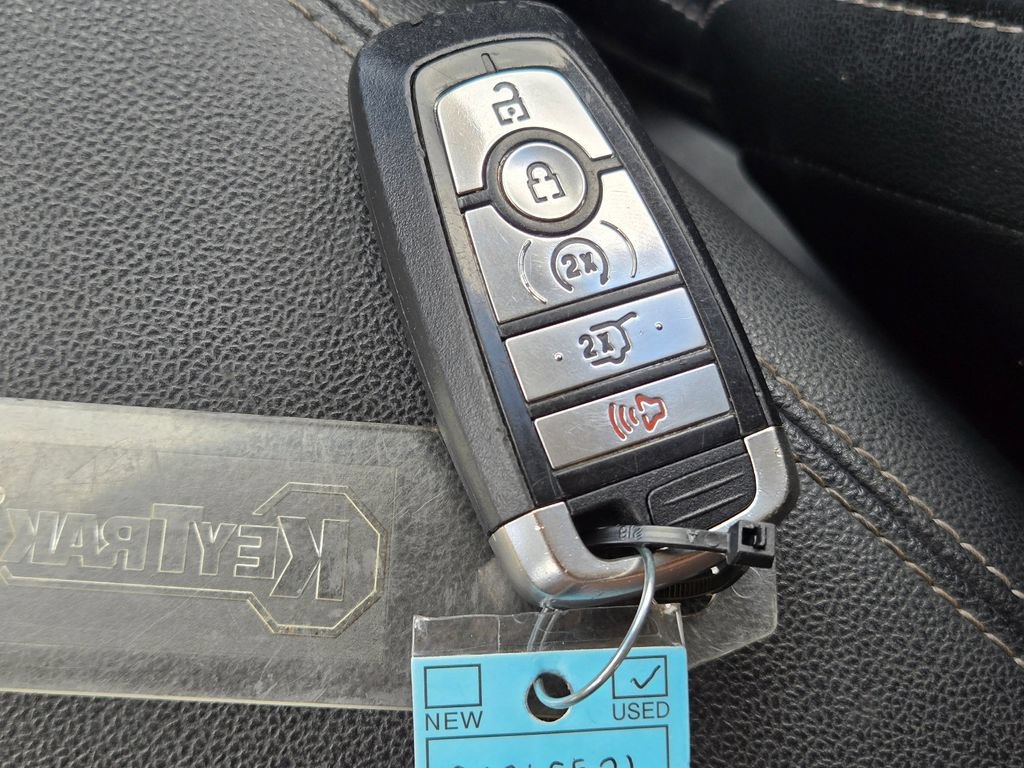 Used 2020 Ford Escape Titanium AWD/4WD image 32