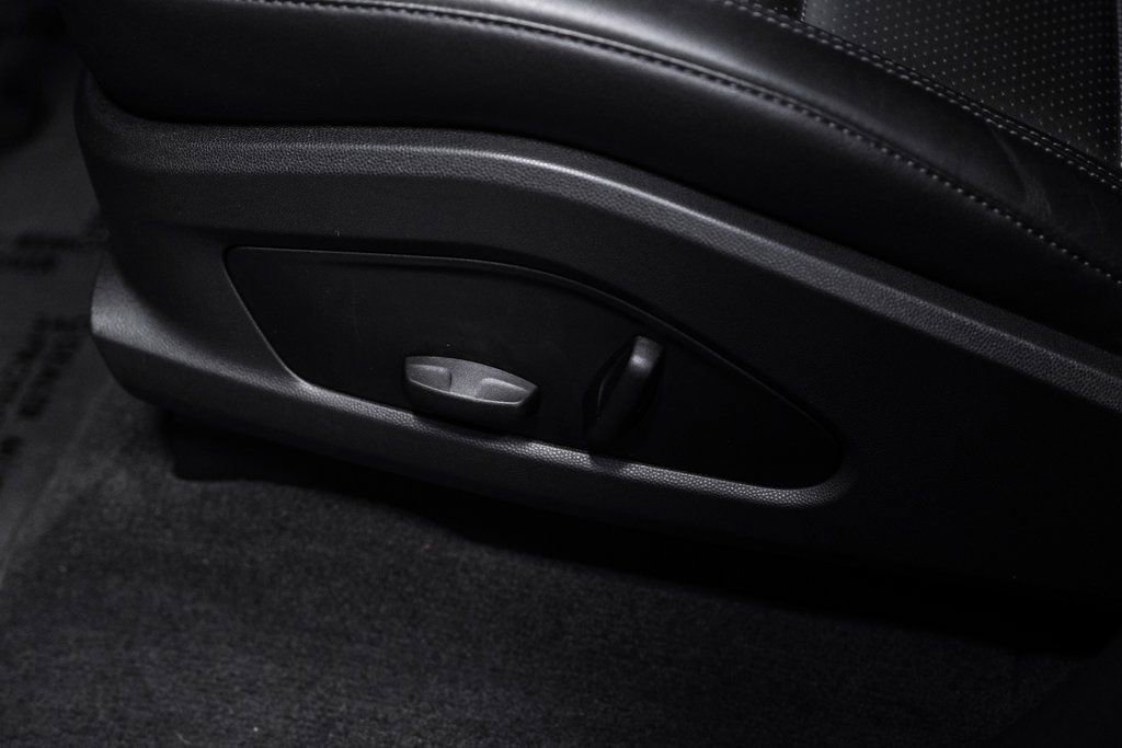 Used 2024 Porsche Macan 4 Electric image 34