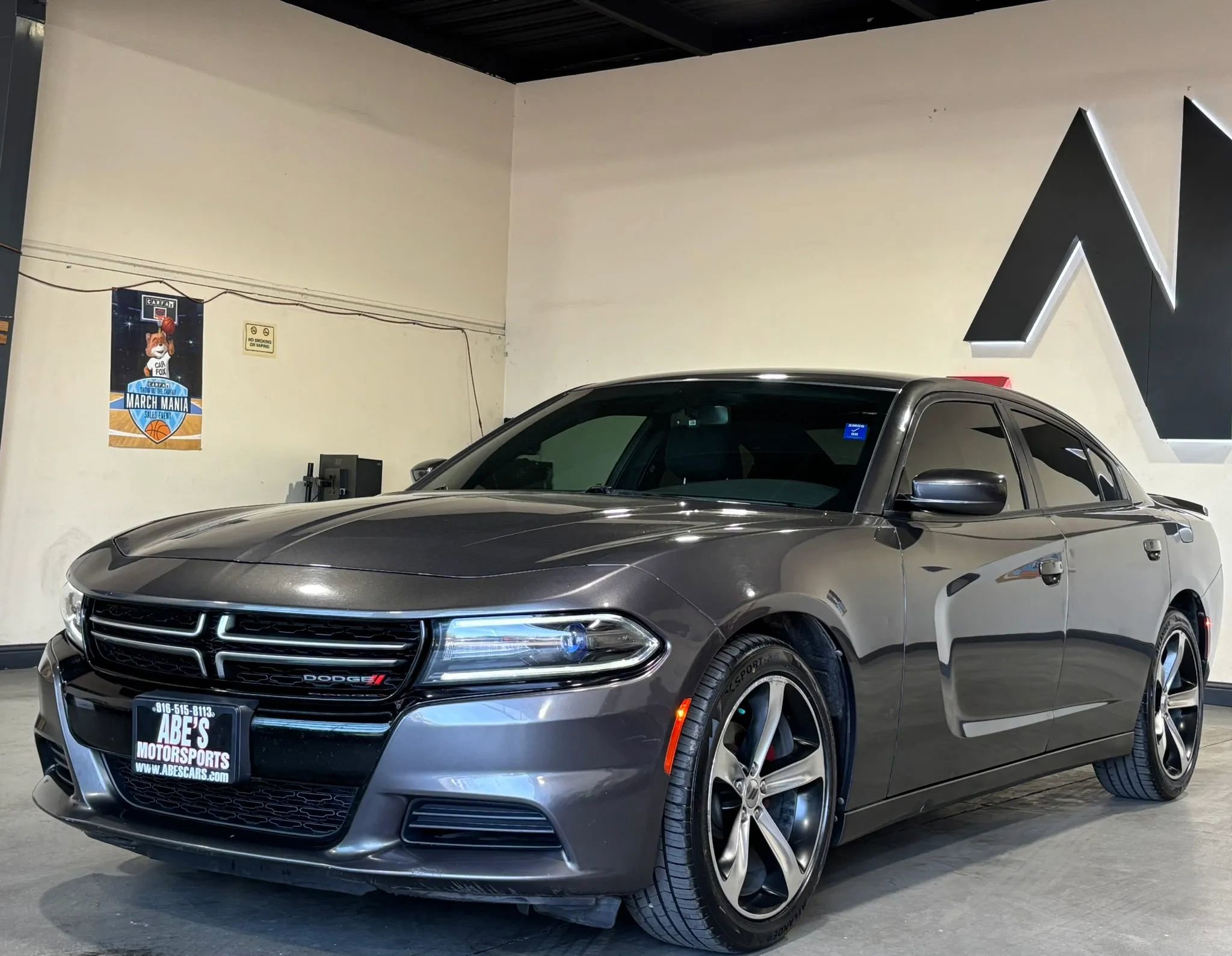 Used 2017 Dodge Charger SE RWD image 1