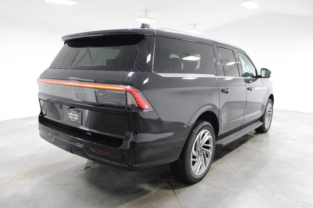 New 2026 Lincoln Navigator L Premier AWD/4WD image 8