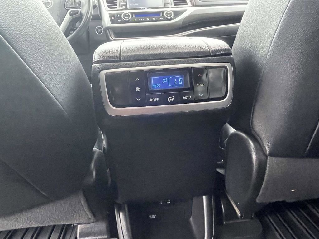 Used 2019 Toyota Highlander Limited FWD image 17