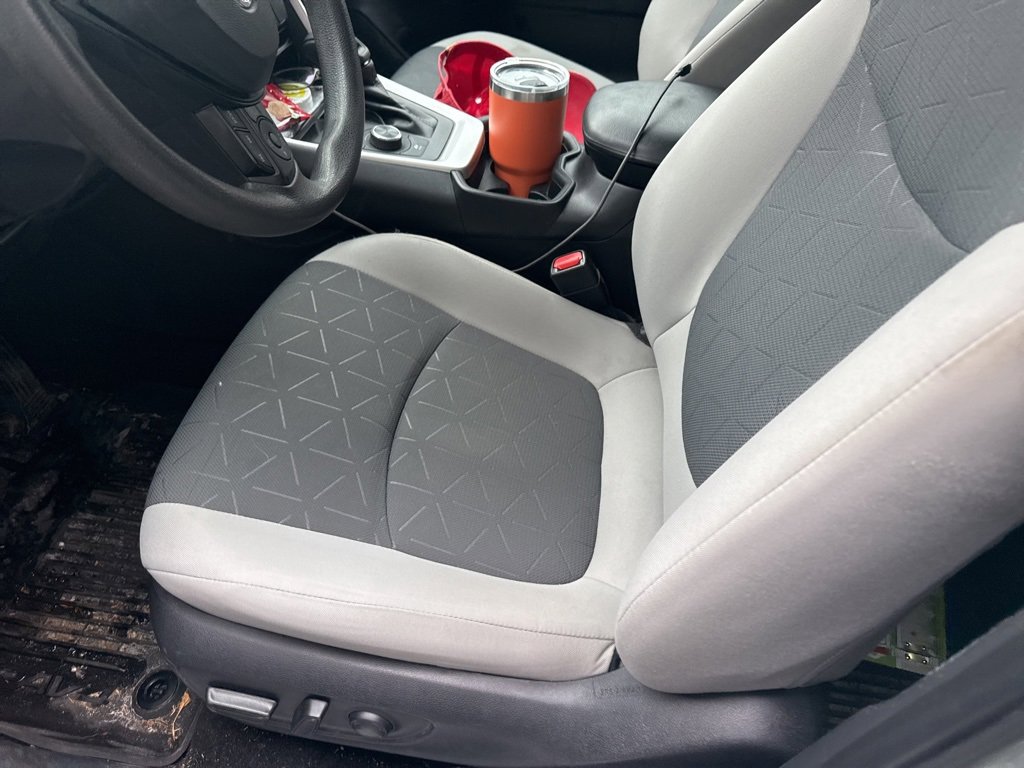 Used 2021 Toyota RAV4 XLE w/ Convenience Package image 10