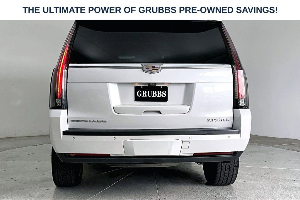 Used 2018 Cadillac Escalade Luxury AWD/4WD image 7