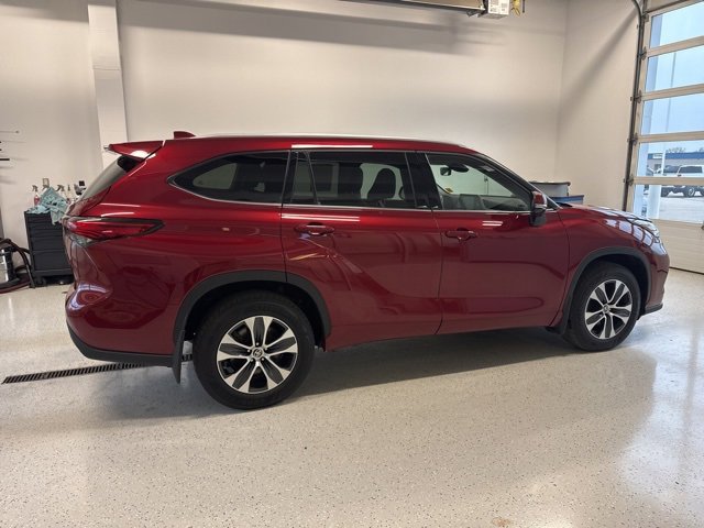 Used 2022 Toyota Highlander XLE image 9